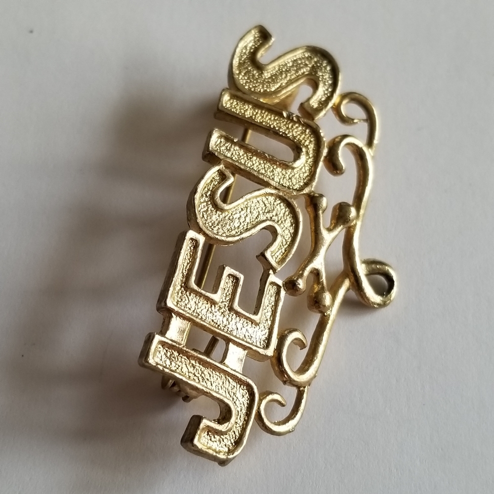 Relisted - Vintage Jesus brooch pin gold tone Christian religious catholic - Picture 2 of 9